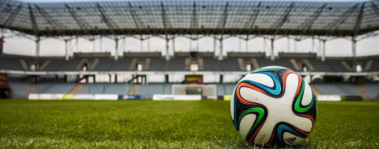 Bảng infographic so sánh bốn định dạng odds Malaysia, Hồng Kông, Indonesia và thập phân với mũi tên quy đổi về cột thập phân